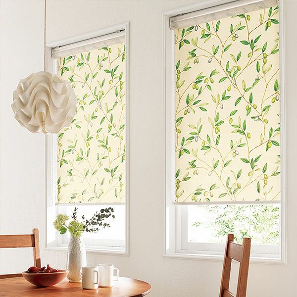 オーダーシングル(プレーン)シェード 「BE6058」 箱型ドラム式のロールスクリーンのイメージ画像